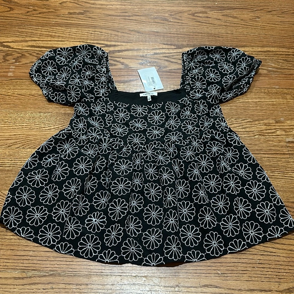 BaeVely NWT Women’s Gracie Black Floral Embroidered Baby Doll Blouse Size Small